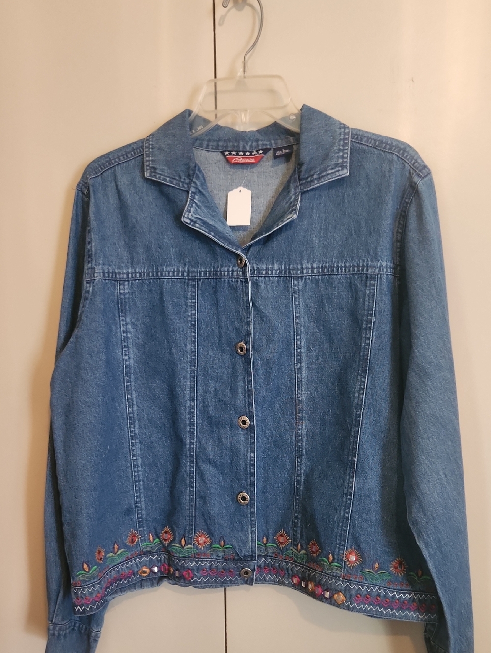 Agapo vintage blue denim jacket Colorful floral embroidery & stitching at hem